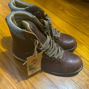 Never worn Kodiak boots women size 7